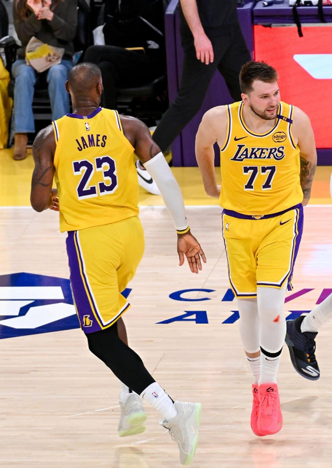 爱游戏ayx国际比赛日NBA季后赛传出新动向,新奥尔良鹈鹕临场应变,管理层表态——质疑声仍在,临场指挥获称赞的简单介绍