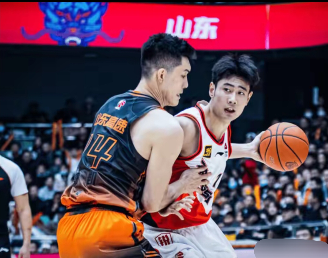 爱游戏官方网站包含集结日山东男篮备战CBA常规赛;官宣签约细节曝光;管理层满意;球探报告显示潜力的词条