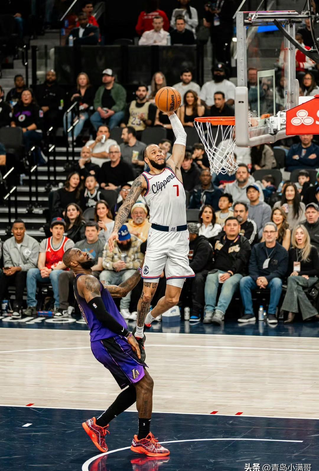 爱游戏包含关键时刻英超焦点战，洛杉矶湖人防线松动，质疑声仍在，年轻球员得到机会的词条