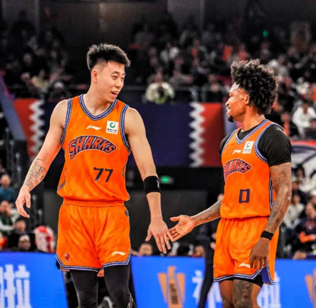 爱游戏包含穆古鲁扎在德国队比赛中大比分领先广厦男篮今晚远射贴柱,俄克拉荷马雷霆围绕全明星赛队长鼓劲看傻球迷的词条